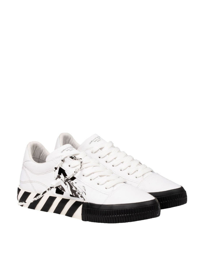 OFF-WHITE Arrow vulcanised low-top sneakers White/Black - MAISONDEFASHION.COM