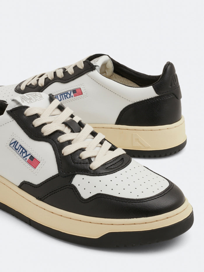 AUTRY Medalist Low Top Sneakers White/Black - MAISONDEFASHION.COM