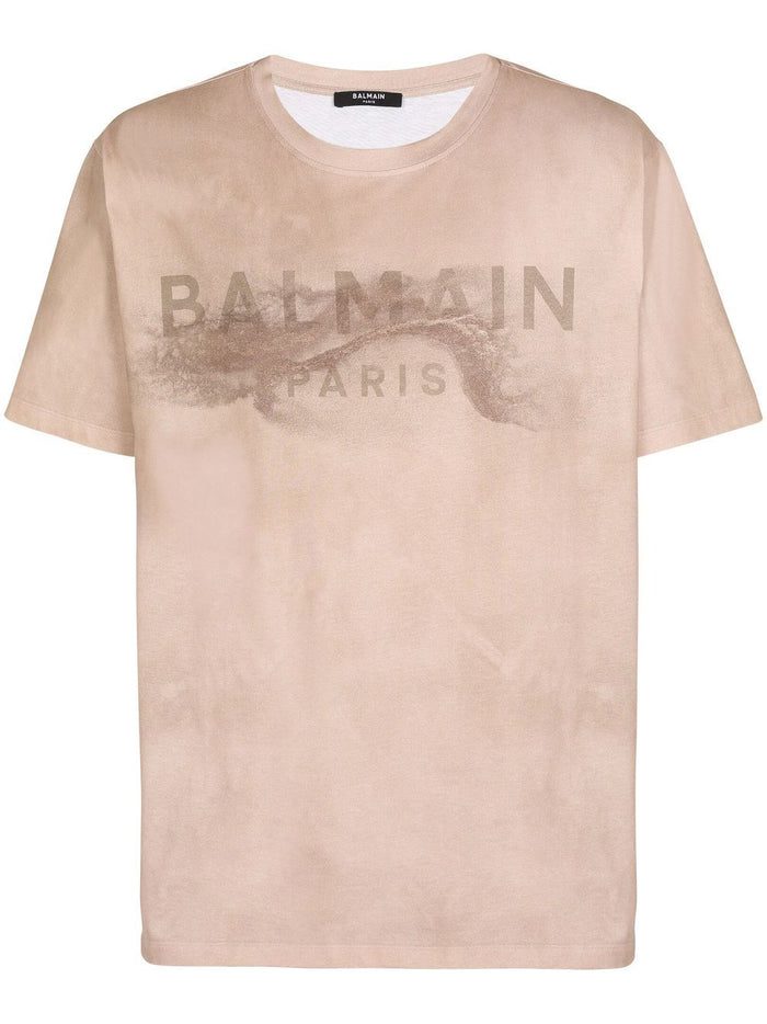 BALMAIN MEN Logo Desert Printed Loose SS T-Shirt Molt/Sand - MAISONDEFASHION.COM