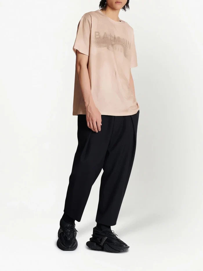 BALMAIN MEN Logo Desert Printed Loose SS T-Shirt Molt/Sand - MAISONDEFASHION.COM