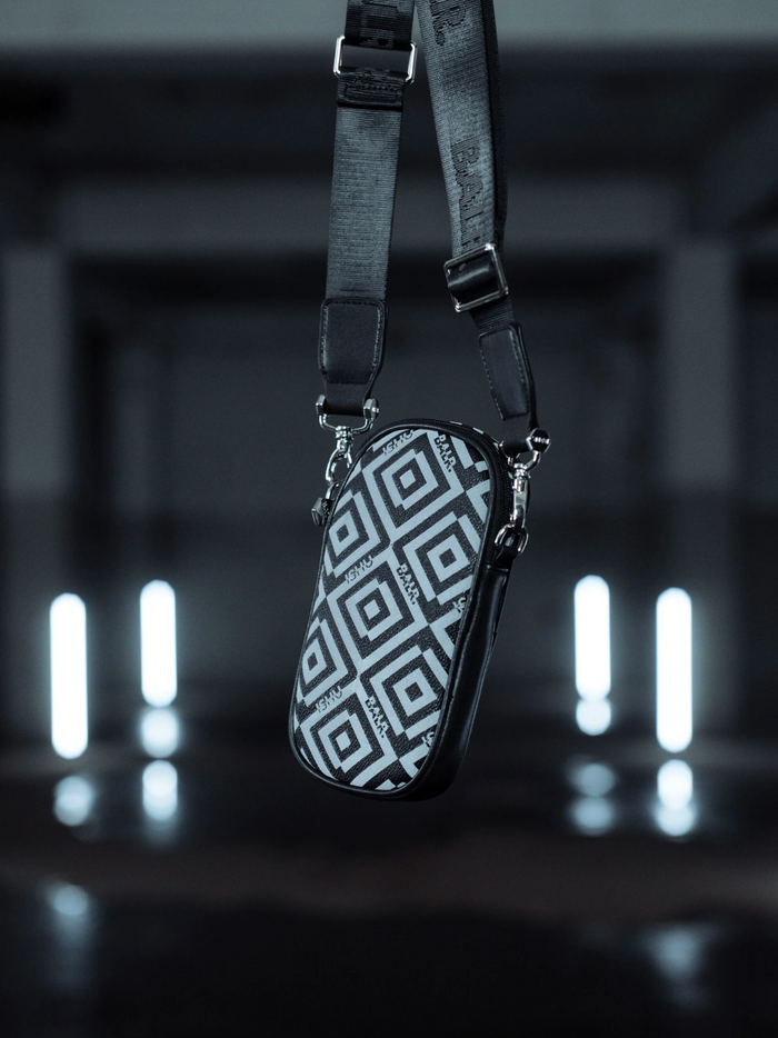 BALR. x ISHU Phone Pouch Black - MAISONDEFASHION.COM
