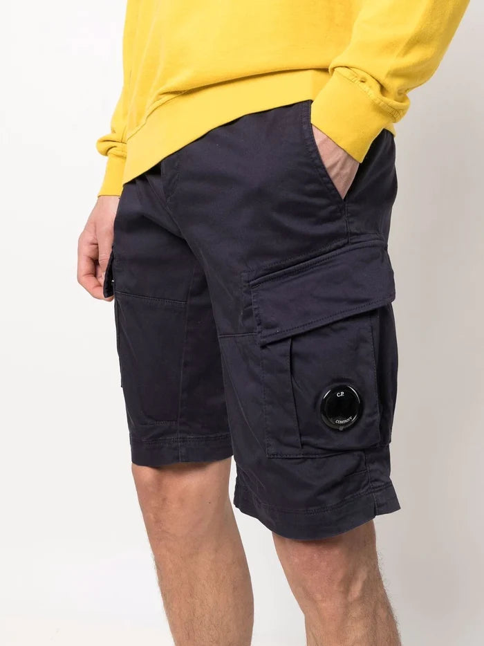 C.P. COMPANY Shorts lens cargo NAVY - MAISONDEFASHION.COM