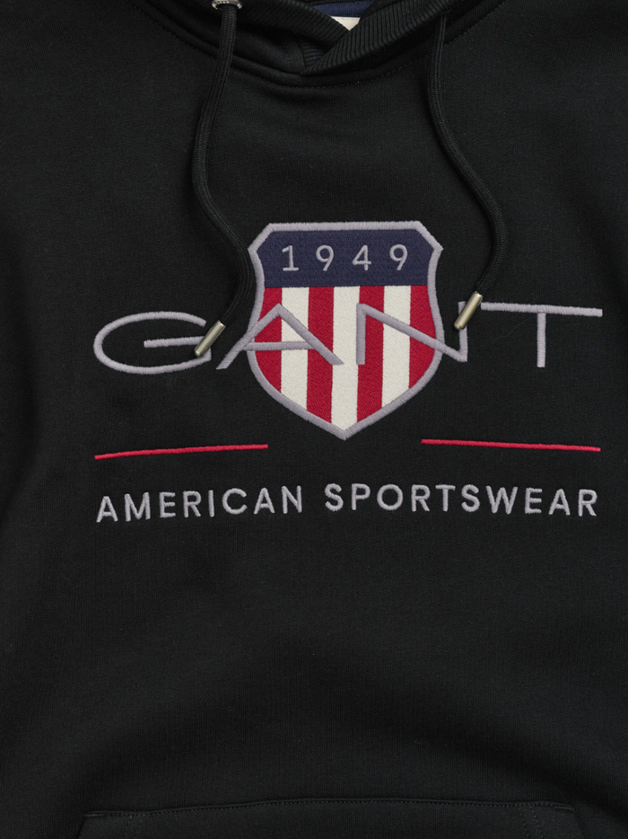 GANT Archive Shield Hoodie Black - MAISONDEFASHION.COM