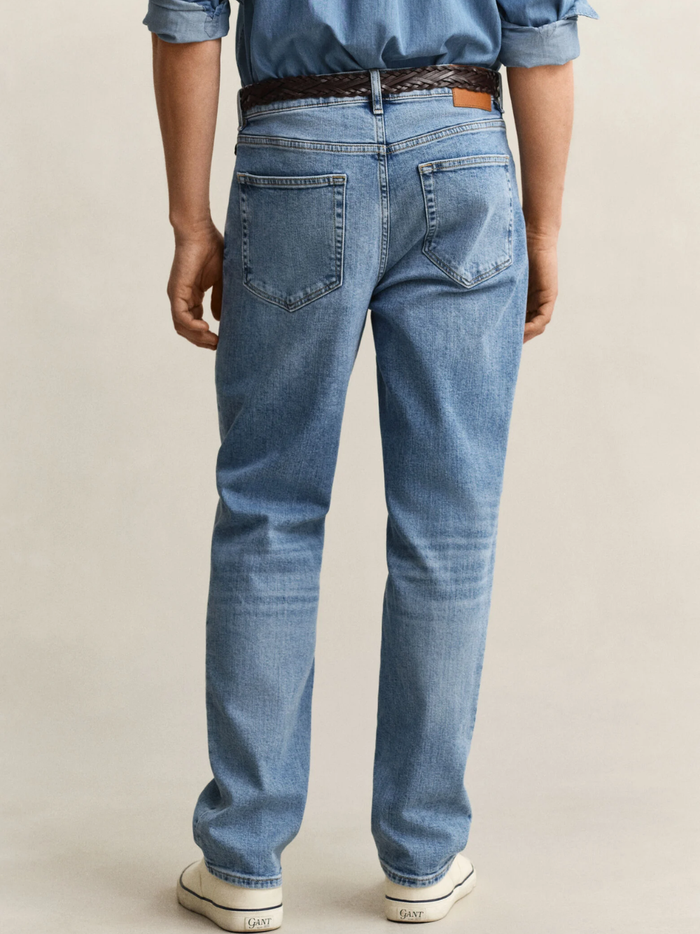 GANT Regular Fit Jeans Worn In Semi Light Blue - MAISONDEFASHION.COM
