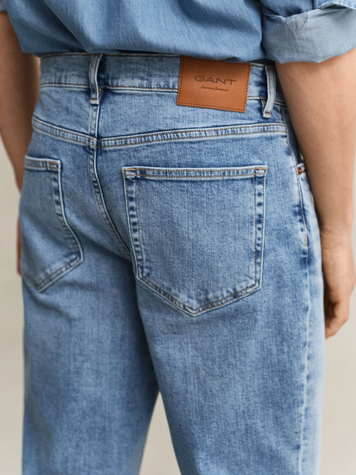 GANT Regular Fit Jeans Worn In Semi Light Blue - MAISONDEFASHION.COM