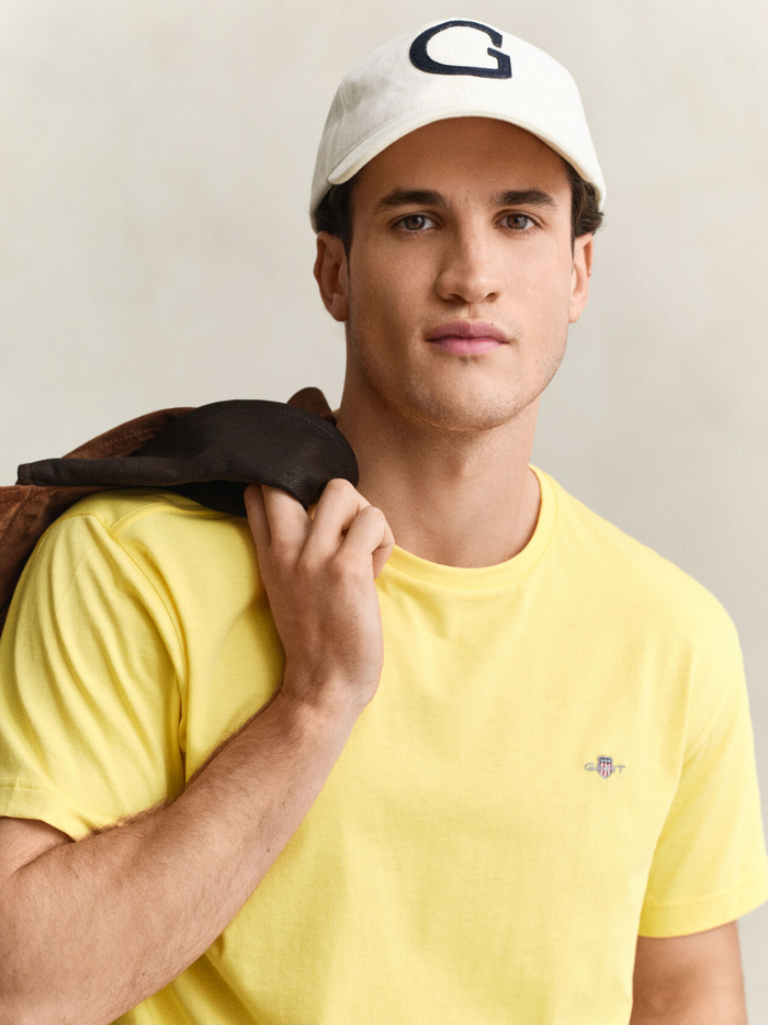 GANT Regular Fit Shield T-Shirt Banana Yellow - MAISONDEFASHION.COM