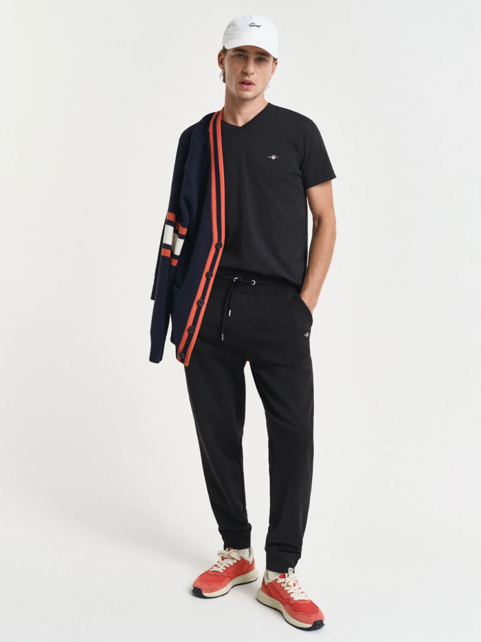 GANT Shield Sweatpants Black - MAISONDEFASHION.COM