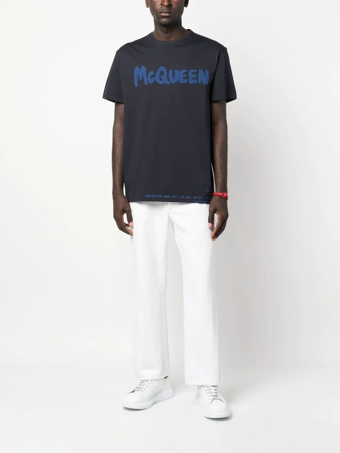 ALEXANDER MCQUEEN Graffiti Logo-Print T-shirt Navy/Blue - MAISONDEFASHION.COM