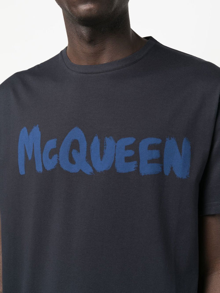 ALEXANDER MCQUEEN Graffiti Logo-Print T-shirt Navy/Blue - MAISONDEFASHION.COM