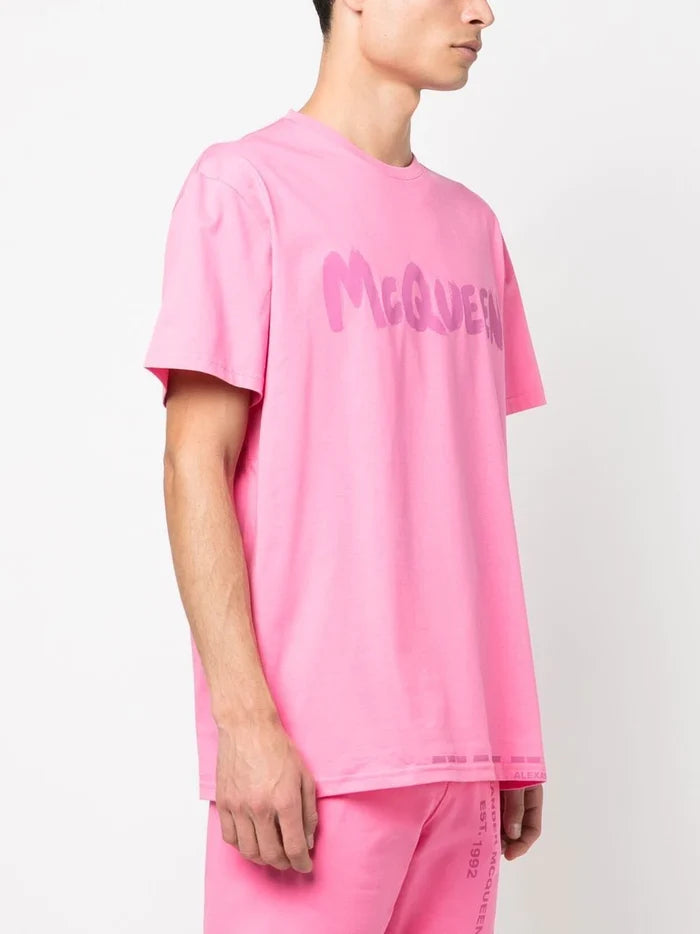 ALEXANDER MCQUEEN Graffiti Logo-Print T-shirt Pink - MAISONDEFASHION.COM