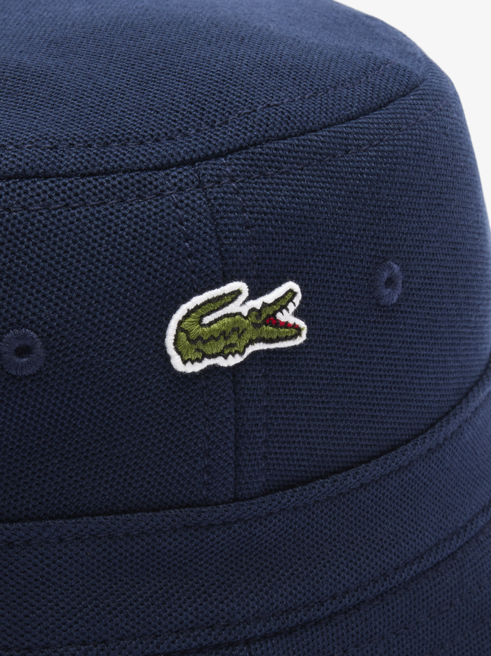 LACOSTE Piqué Bucket Hat Midnight Blue - MAISONDEFASHION.COM