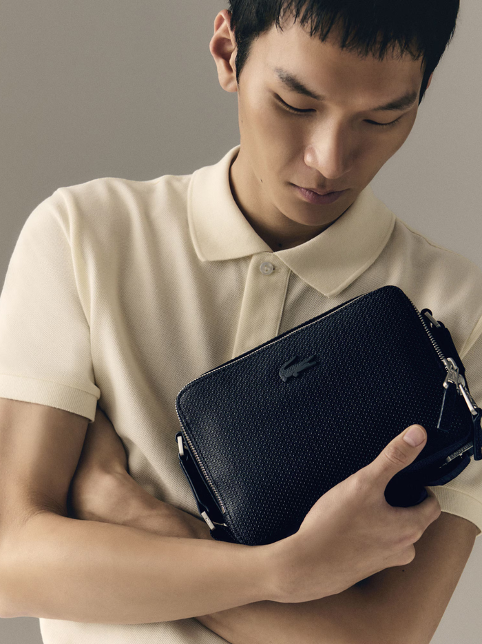 LACOSTE Small Chantaco Leather Reporter Bag Black - MAISONDEFASHION.COM