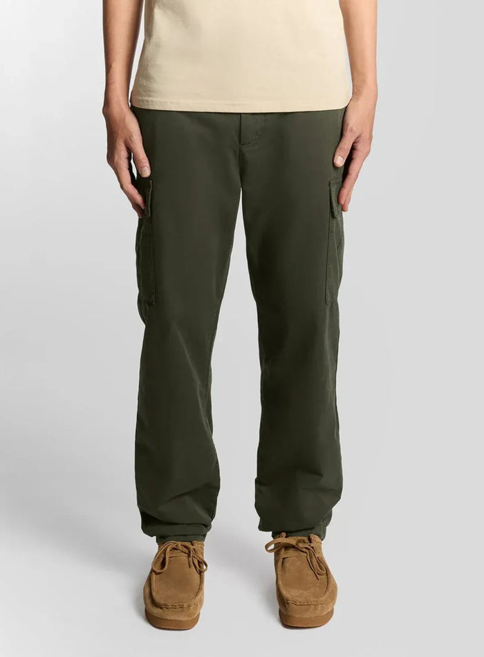 LYLE & SCOTT Articulated Cargo Trouser Fatigue Olive - MAISONDEFASHION.COM