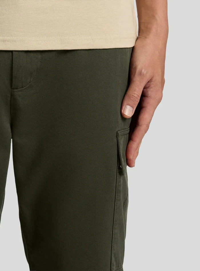 LYLE & SCOTT Articulated Cargo Trouser Fatigue Olive - MAISONDEFASHION.COM