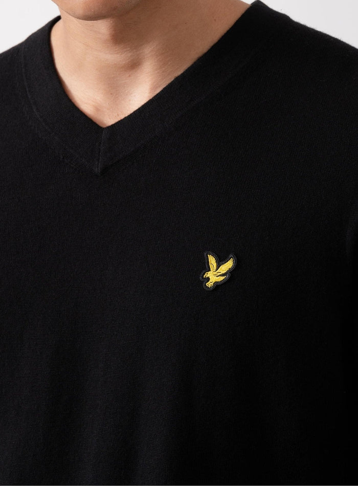 LYLE & SCOTT Cotton Merino V Neck Jumper Jet Black - MAISONDEFASHION.COM