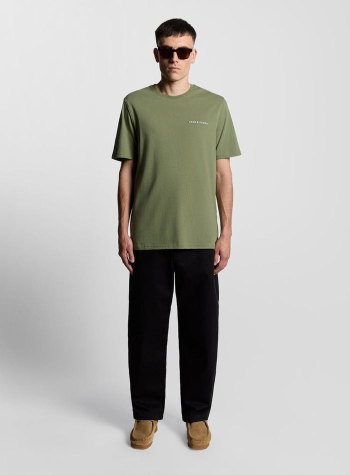 LYLE & SCOTT Script Logo Cotton Crew Neck T-Shirt Fatigue Olive - MAISONDEFASHION.COM