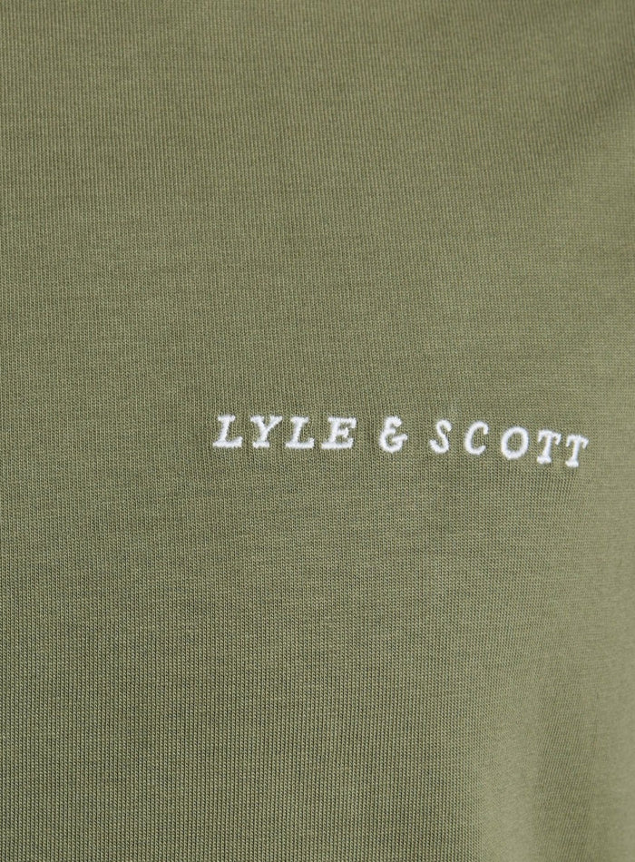 LYLE & SCOTT Script Logo Cotton Crew Neck T-Shirt Fatigue Olive - MAISONDEFASHION.COM