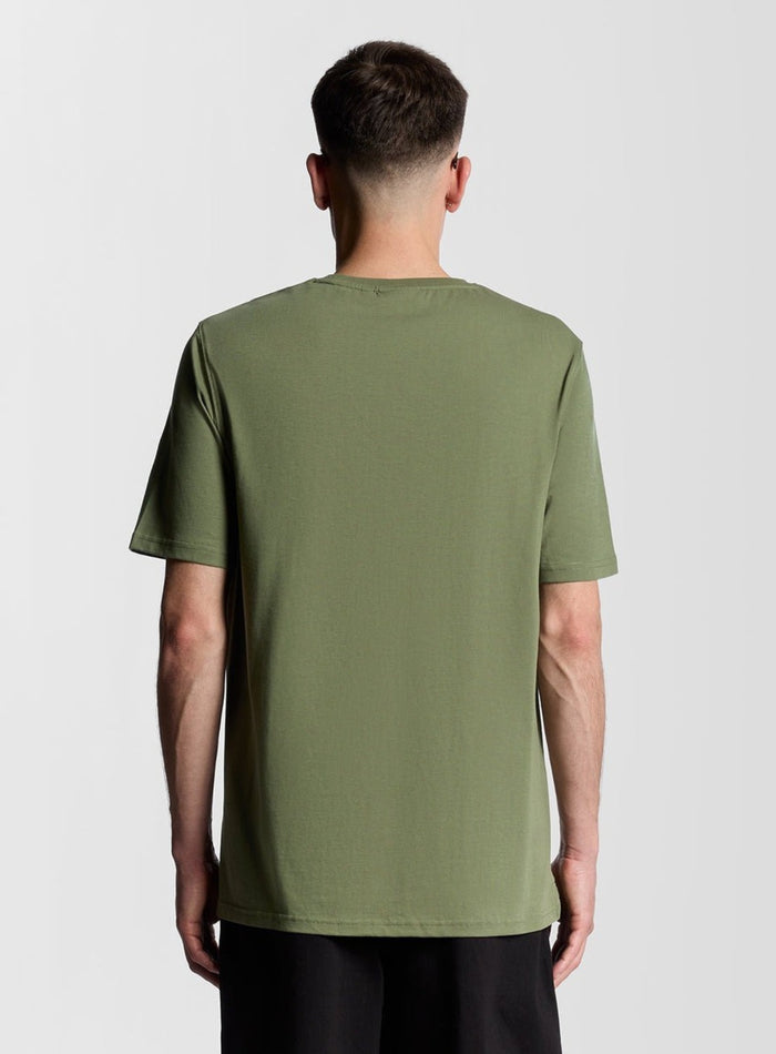 LYLE & SCOTT Script Logo Cotton Crew Neck T-Shirt Fatigue Olive - MAISONDEFASHION.COM