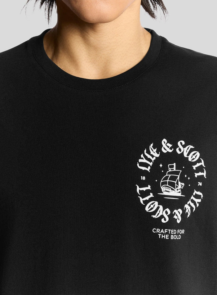 LYLE & SCOTT Ship Insignia Graphic T-Shirt Jet Black - MAISONDEFASHION.COM
