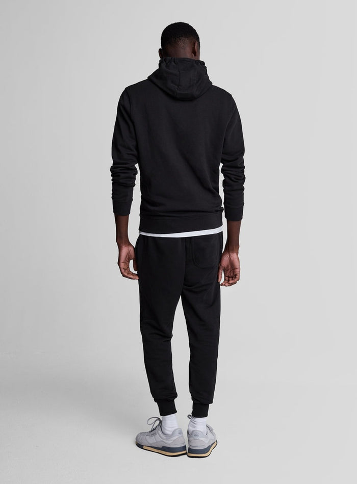 LYLE & SCOTT Skinny Sweatpant Jet Black - MAISONDEFASHION.COM