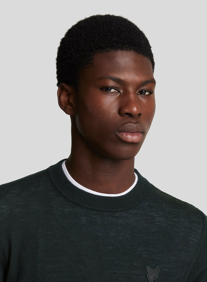 LYLE & SCOTT Tonal Eagle Merino Crew Neck Jumper Jet Black - MAISONDEFASHION.COM