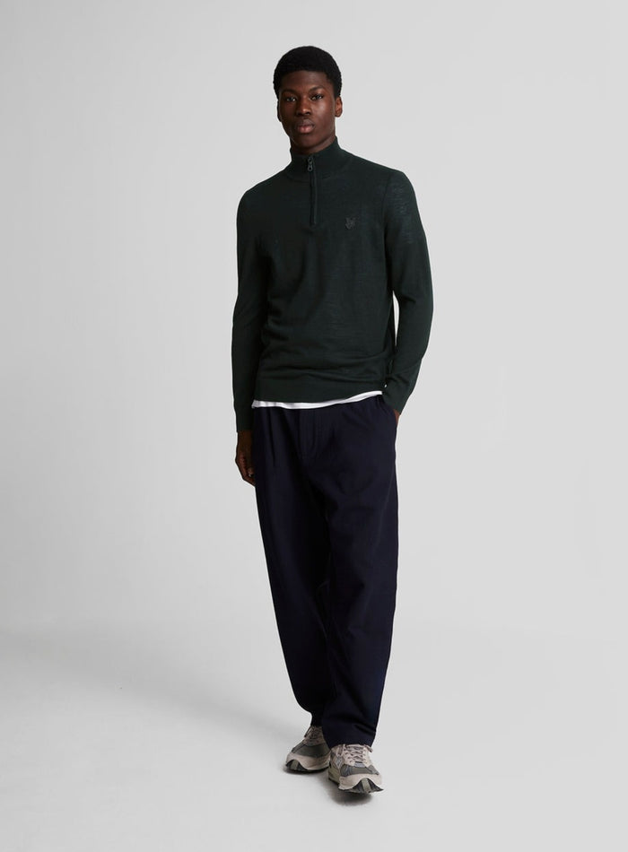 LYLE & SCOTT Tonal Eagle Merino Quarter Zip Jumper Jet Black - MAISONDEFASHION.COM