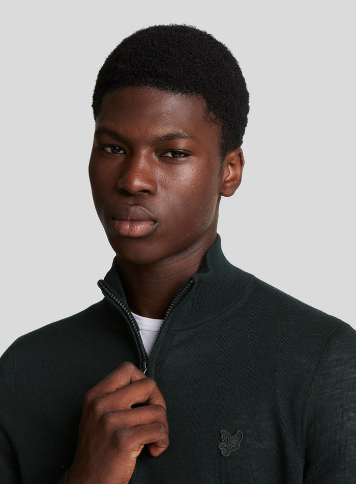 LYLE & SCOTT Tonal Eagle Merino Quarter Zip Jumper Jet Black - MAISONDEFASHION.COM