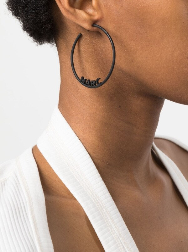 MARC JACOBS WOMEN Oversized Logo Metal Hoops Black - MAISONDEFASHION.COM