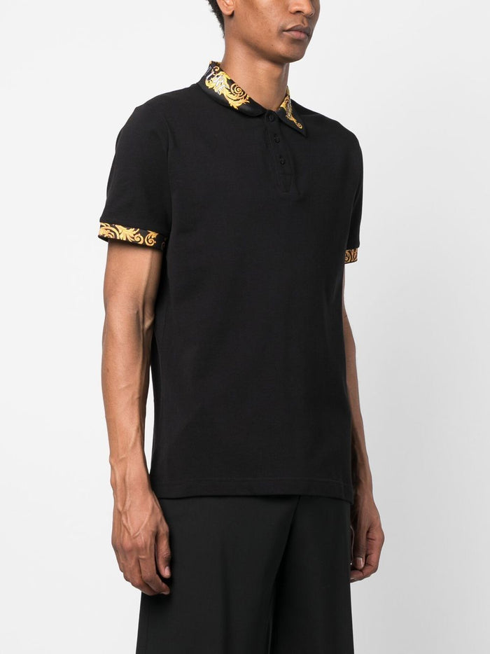 VERSACE MEN Baroque Collar Print Polo Shirt Black/Gold - MAISONDEFASHION.COM