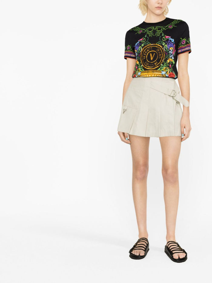 VERSACE WOMEN Couture V Emblem Garden Print Cotton T-Shirt Black/Multi - MAISONDEFASHION.COM
