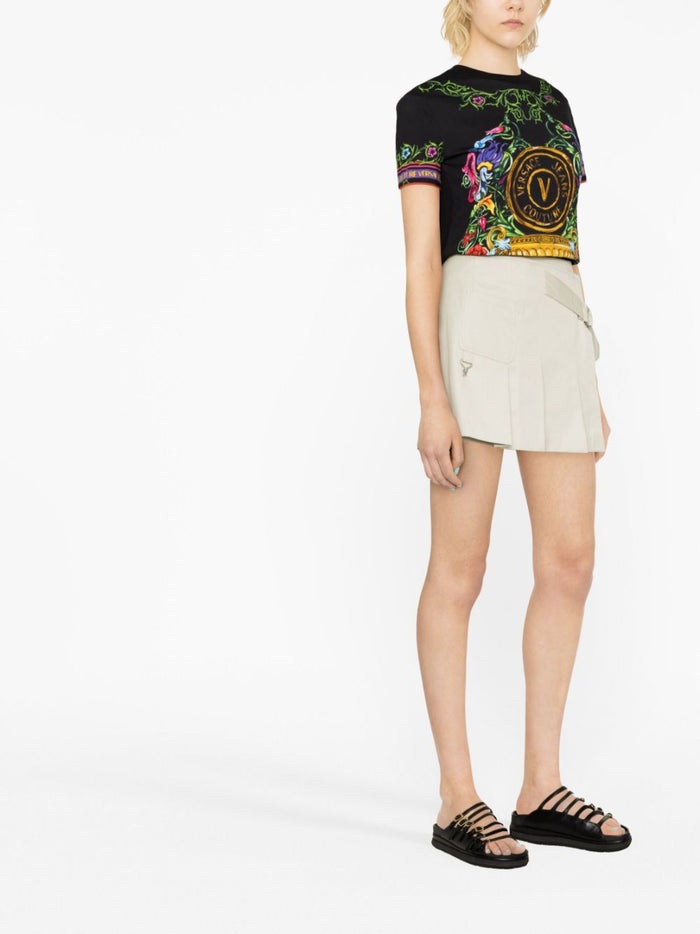 VERSACE WOMEN Couture V Emblem Garden Print Cotton T-Shirt Black/Multi - MAISONDEFASHION.COM